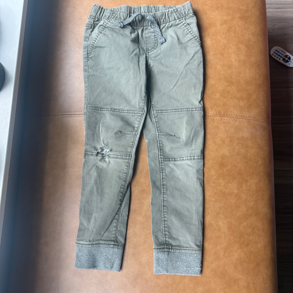 Cat & Jack Boys Olive Green Jogger Pants Size 5T Elastic Waist Reinforced Knee
